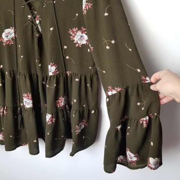 Entro ruffle floral lace up chest bell sleeve shirt L - Picture 3 of 13